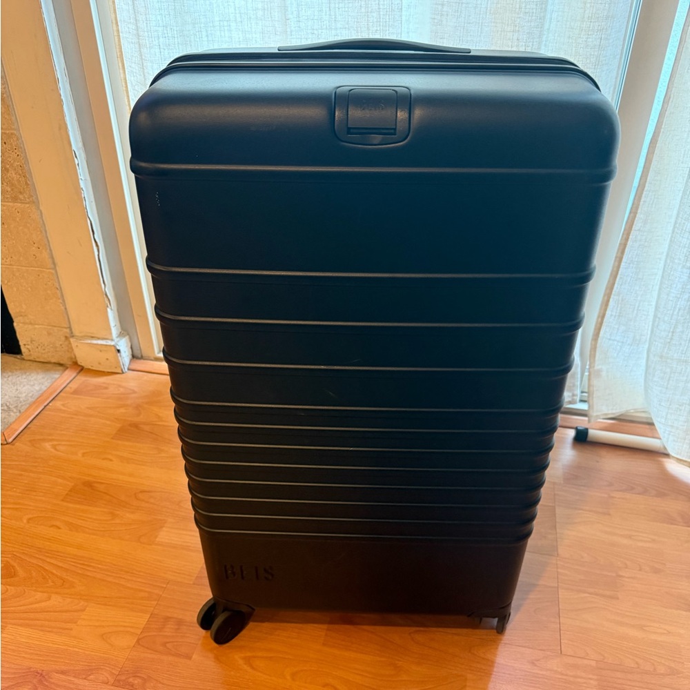 Beis - The 29" Large Check-In Roller